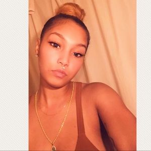 Meet your Posher, Monique